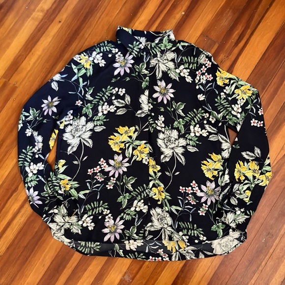 Like New 🌹 H&M Navy Floral Blouse Size 2 - Picture 1 of 2